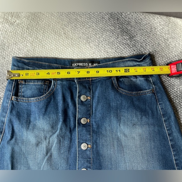 Express button front flared denim skirt, size 6 - Picture 4 of 5